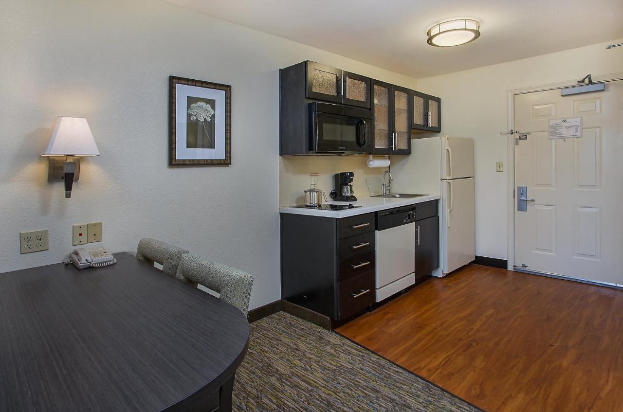 Candlewood Suites Louisville Airport By Ihg Екстериор снимка