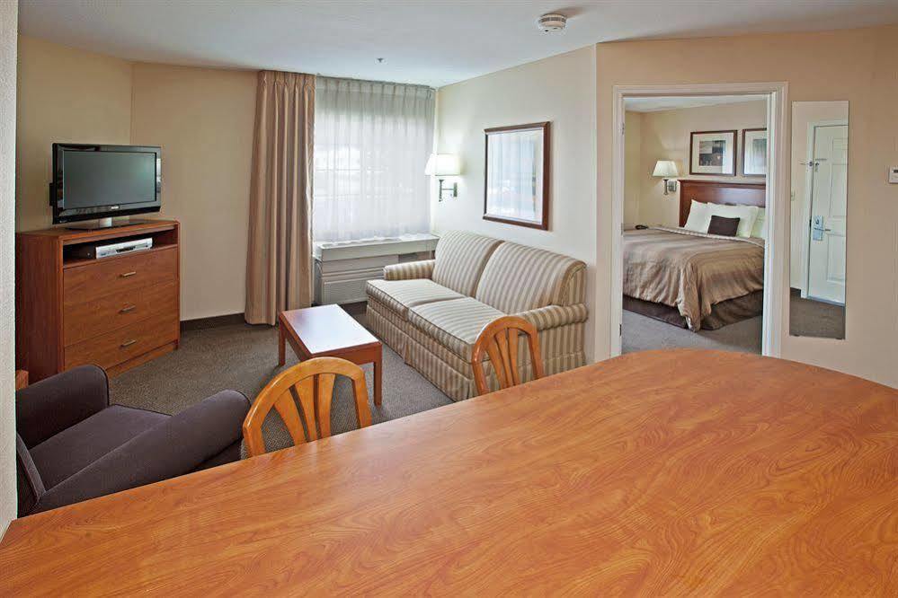 Candlewood Suites Louisville Airport By Ihg Екстериор снимка