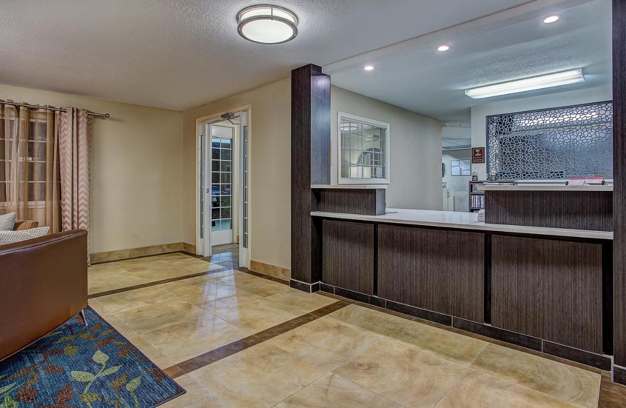 Candlewood Suites Louisville Airport By Ihg Екстериор снимка