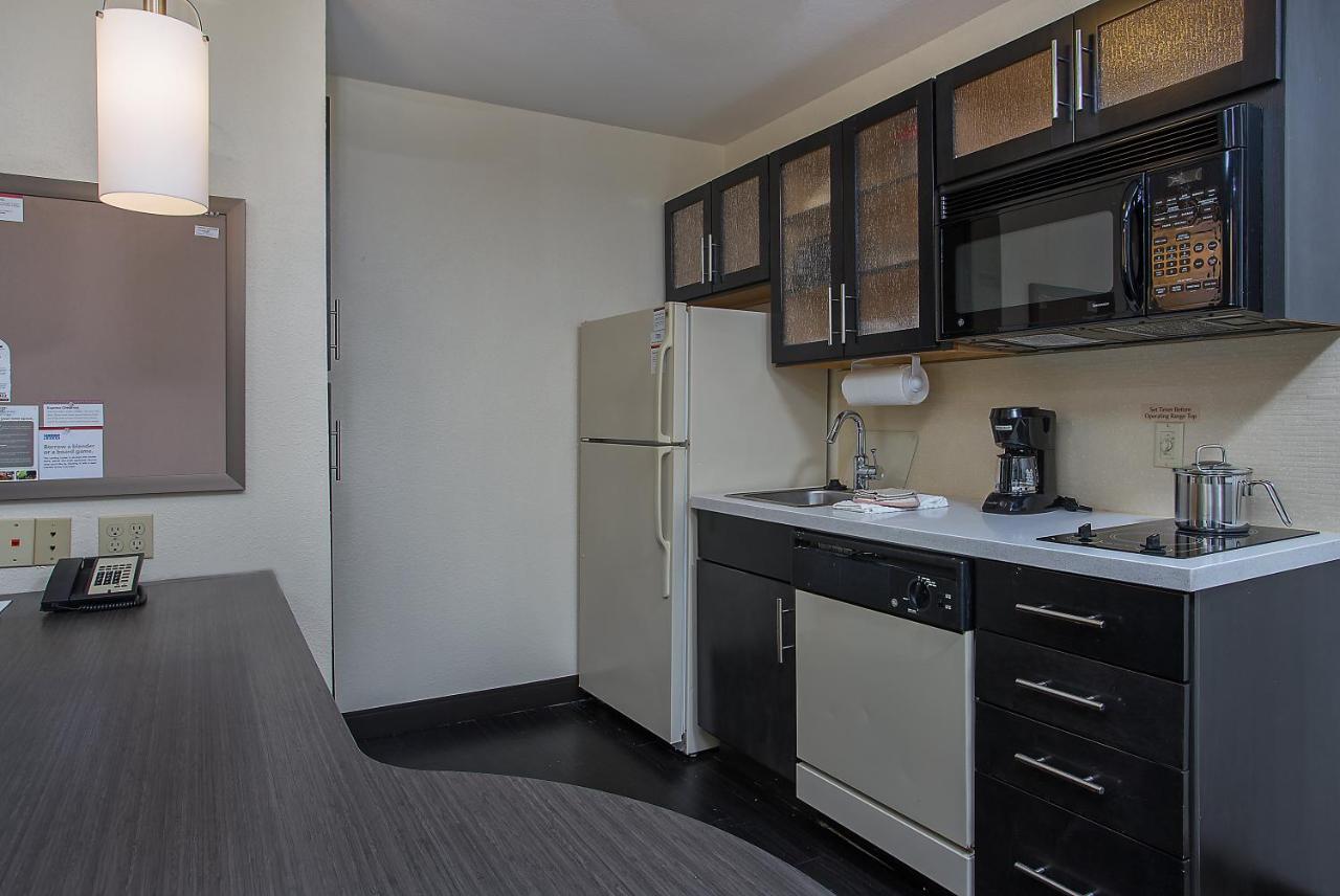 Candlewood Suites Louisville Airport By Ihg Екстериор снимка