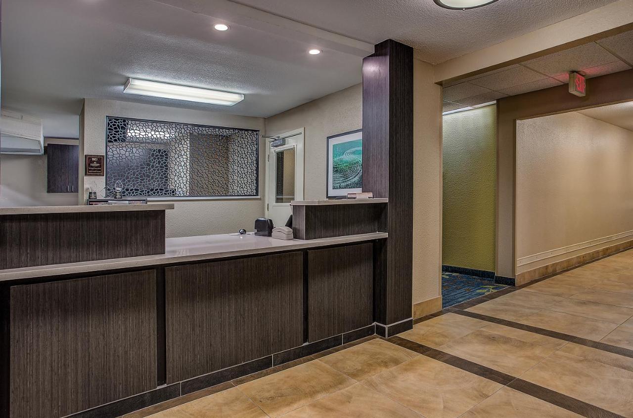 Candlewood Suites Louisville Airport By Ihg Екстериор снимка